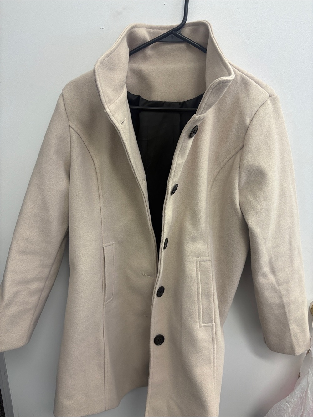 Classic women’s Cream Single-Breasted Coat